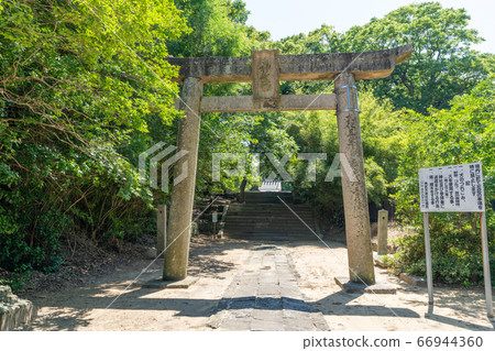 Shinmu Emperor, 14 Main Gate, Ashiya Town, Onga District, Fukuoka Prefecture 66944360