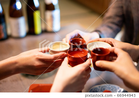 清酒敬酒 66944943