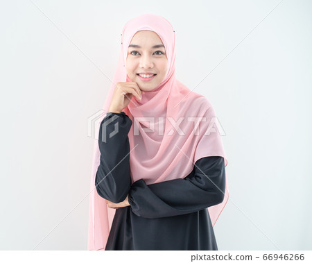 muslim asian woman portrait happy face 66946266