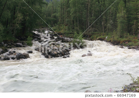 Tekelu River flowing into the Akkem River, Altai Tekelu River flowing into the Akkem River, Altai 66947169