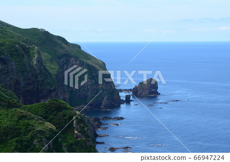 北海道Teuri島的懸崖和大海 北海道Teuri島的懸崖和大海 66947224