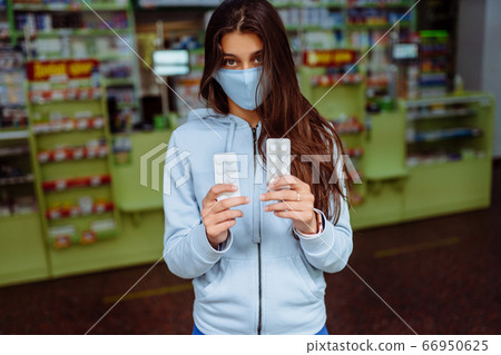 Woman shows pills, vitamins or pills in his hand. Covid-19. Woman shows pills, vitamins or pills in his hand. Covid-19. 66950625