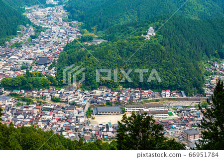 The townscape of Gujo Hachiman Castle and Gujo Hachiman from the top of Mt. 66951784