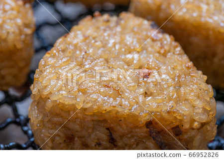 Grilled rice with kashiwa rice (flavored rice) _bbq, BBQ, barbecue, seven wheels, charcoal, bincho charcoal Grilled rice with kashiwa rice (flavored rice) _bbq, BBQ, barbecue, seven wheels, charcoal, bincho charcoal 66952826