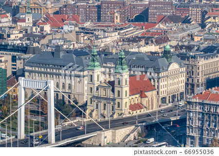 Historical part of city Budapest, Hungary with old buildings and Elisabeth Bridge. Historical part of city Budapest, Hungary with old buildings and Elisabeth Bridge. 66955036