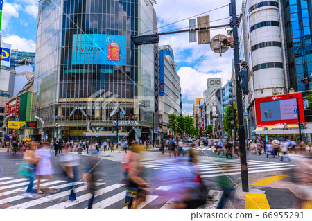 Tokyo cityscape in Japan, overlooking Shibuya's scramble crossing, etc. (during the rainy season) Tokyo cityscape in Japan, overlooking Shibuya's scramble crossing, etc. (during the rainy season) 66955291
