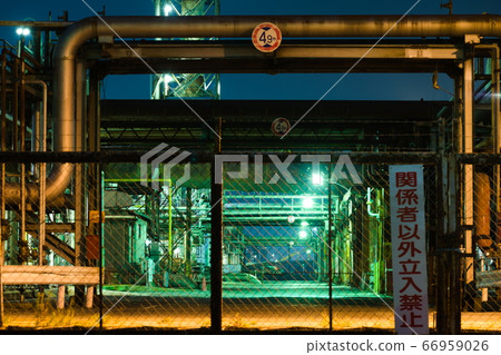 [Osaka/Factory night view] The world beyond the fence 66959026