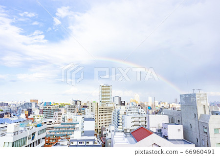 城市上空的彩虹 66960491