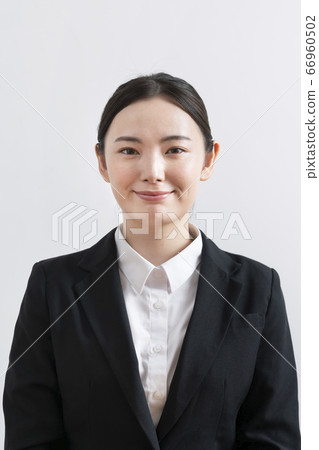 Young woman in a suit looking at camera 66960502