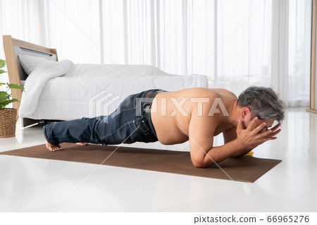 Fat Asian men are trying to make planks with Fat Asian men are trying to make planks with 66965276