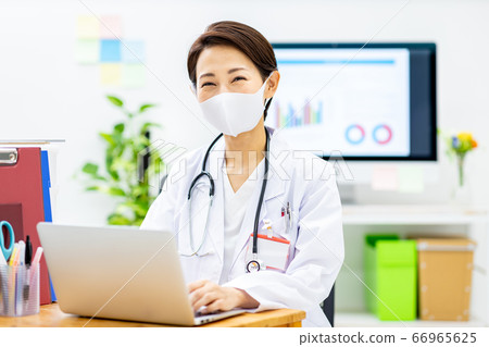 Doctor woman hospital Doctor woman hospital 66965625