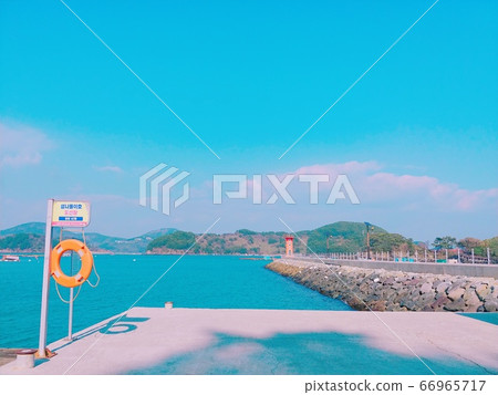 涼爽的海洋和天空 涼爽的海洋和天空 66965717