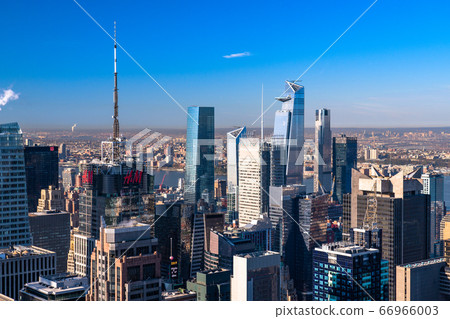 <<New York>> Manhattan skyscraper 66966003