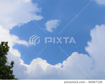  Blue sky and clouds 66967106