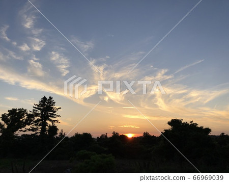 傍晚的天空 傍晚的天空 66969039
