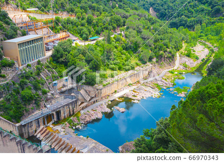 view of the dam of the Sau Reservoir, in the Ter view of the dam of the Sau Reservoir, in the Ter 66970343
