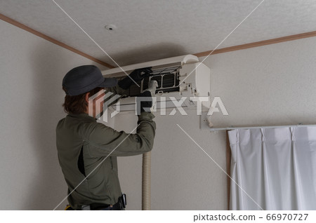 Air conditioner cleaning Air conditioner cleaning 66970727