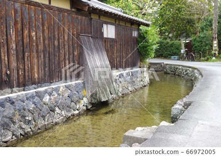 A view of the Aiba river flowing behind the old Yukawa mansion in Hagi city 66972005