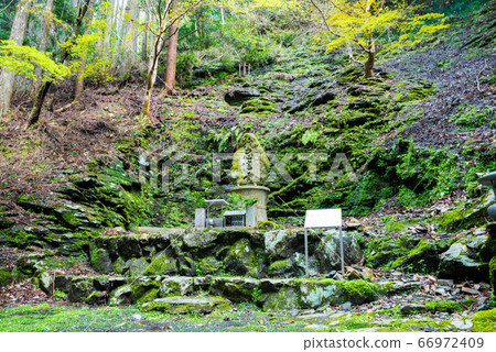 從金普泉寺到大腦天台神的途中的北信伸信徒紀念碑（奈良縣吉野郡吉野山吉野山） 66972409