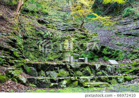 Kitadanobu Shintou monument (Yoshinoyama, Yoshino-cho, Yoshino-gun, Nara) on the way from Kinpusen-ji Temple to Brain Tendaijin Kitadanobu Shintou monument (Yoshinoyama, Yoshino-cho, Yoshino-gun, Nara) on the way from Kinpusen-ji Temple to Brain Tendaijin 66972410