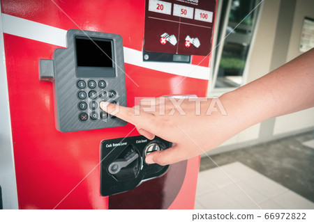 Automatic Sell Vending Machine for Food and Beverage Industry 66972822