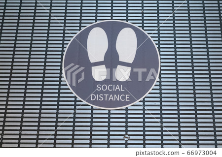 Social distance 66973004