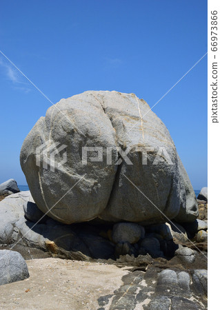 Kuritsuzaki coast's buttocks 66973866