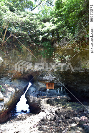 Gentile cave 66973871