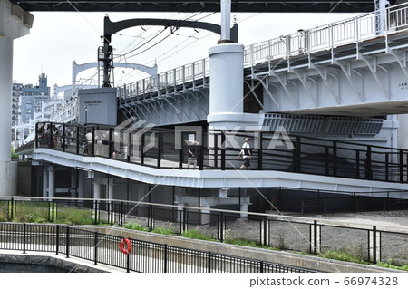 墨田區入口附近的墨田河步道(東京都水町) 墨田區入口附近的墨田河步道(東京都水町) 66974328