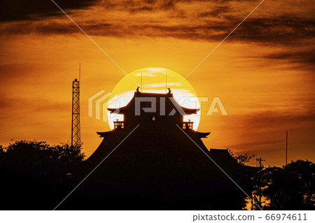 The sun rising behind the castle tower Kirin Castle The sun rising behind the castle tower Kirin Castle 66974611