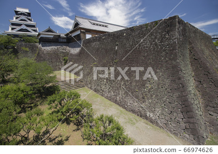 Two stone walls and the castle tower from the south side of Kumamoto Castle 66974626