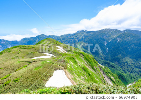 Early summer climbing Mt. Amashika (viewing Sasahira and Yakeyama/Kanayama) 66974903