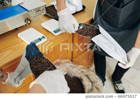 Workers packing roasted coffee 66975017