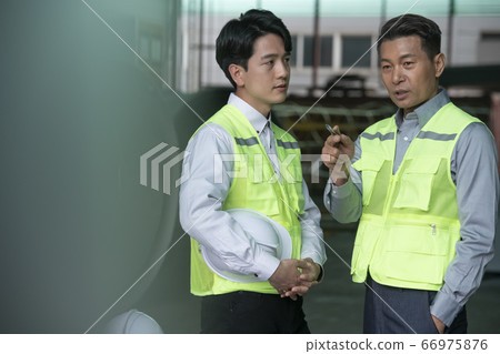 Business,men,meeting 66975876