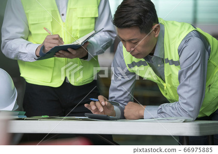 Business,men,meeting 66975885