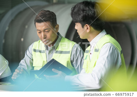 Business,men,meeting 66975917