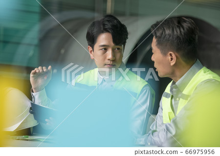 Business,men,meeting 66975956