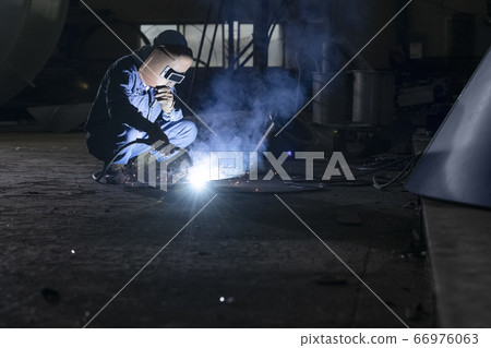 Business,man,night shift 66976063