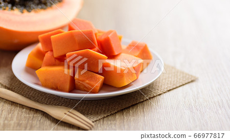 papaya, fruit, fork 66977817