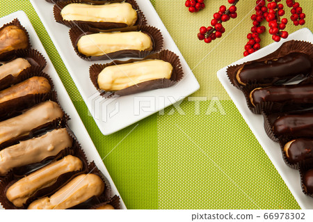 cake on a square plate 66978302