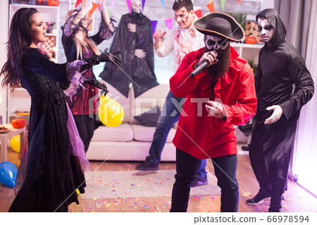 Medieval pirate with good voice singing Medieval pirate with good voice singing 66978594