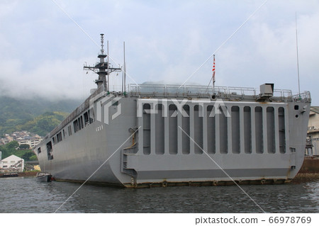 停泊在JMSDF吳基地的運輸船“ Kunisaki” 停泊在JMSDF吳基地的運輸船“ Kunisaki” 66978769