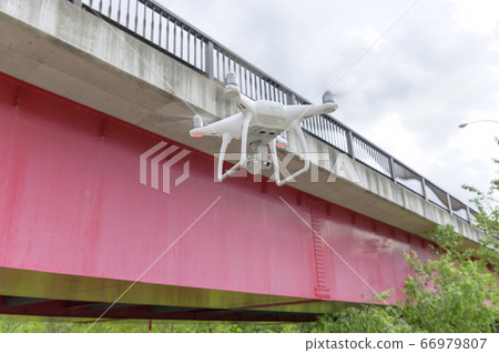 Inspection of bridge by drone (viewed from the ground) Inspection of bridge by drone (viewed from the ground) 66979807