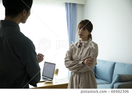 一對夫妻吵架 66982306