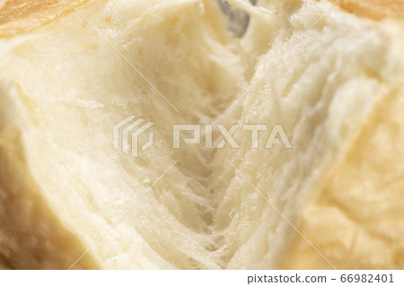 Divide the freshly baked bread in half Divide the freshly baked bread in half 66982401