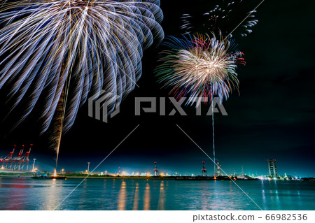Yokkaichi Fireworks Festival launched in Yokkaichi City, Mie Prefecture, backed by a complex at Yokkaichi Port 66982536