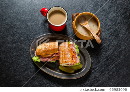 Ham and lettuce open sandwich 66983096