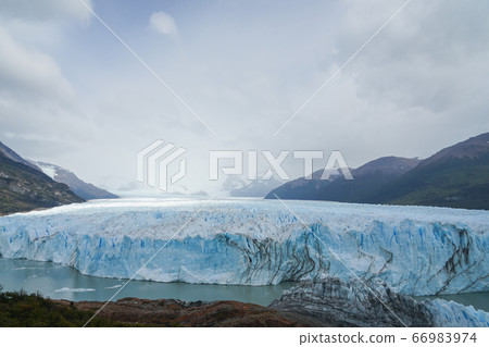 Pelito Moreno Glacier 66983974