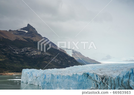 Pelito Moreno Glacier 66983983