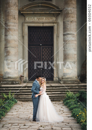 Sunshine portrait of happy bride and groom outdoor in nature location 66984032